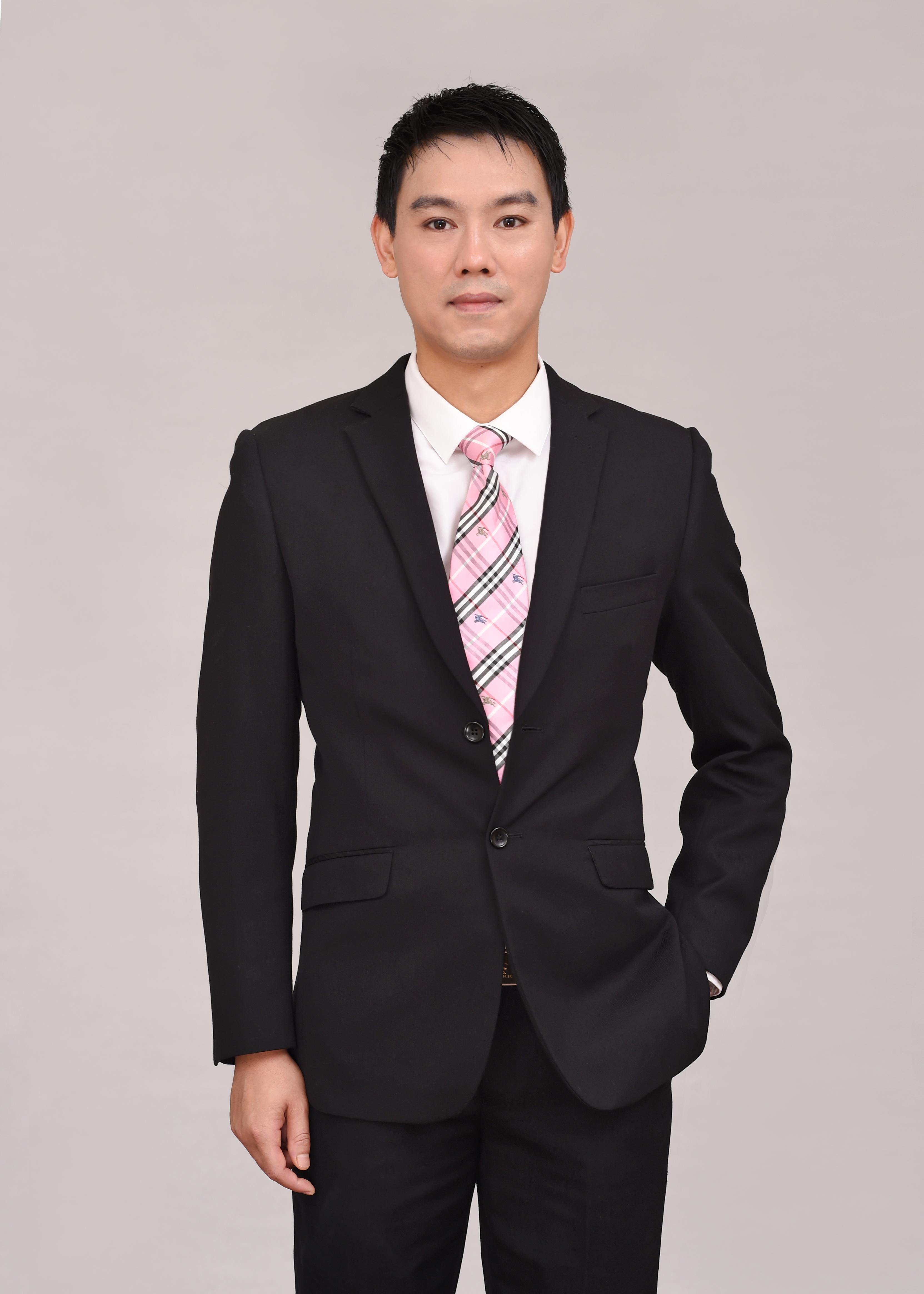 冯雅筑 品牌视觉系统总监