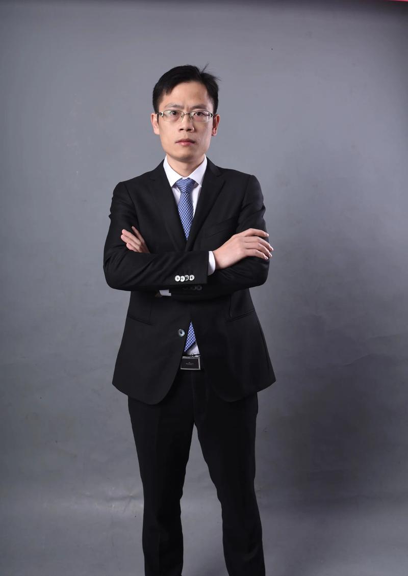 邓家伟 包装与印刷设计负责人
